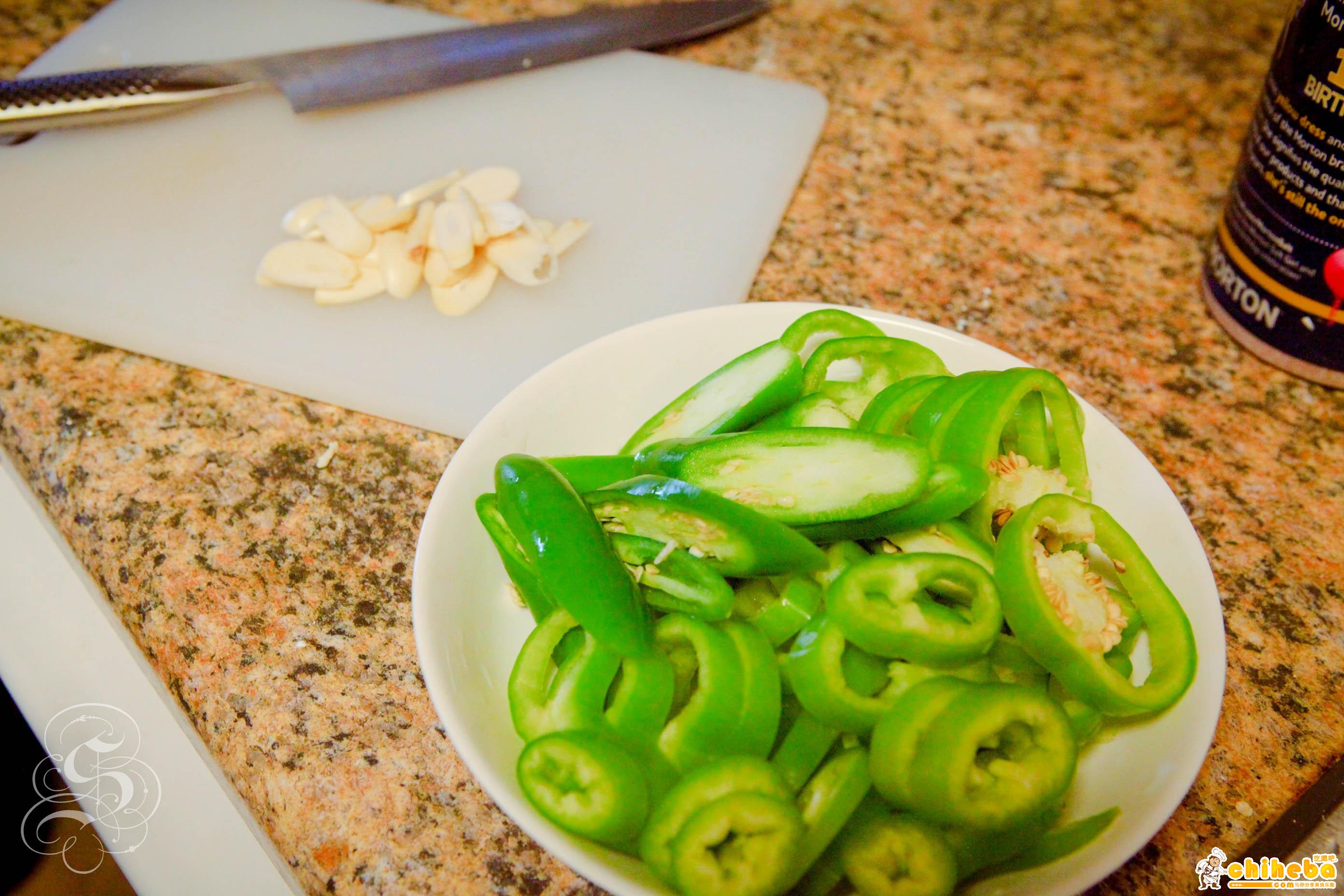 【就是这个辣味儿！】可能是最下饭的素菜——湘味青椒豆腐的做法 步骤3